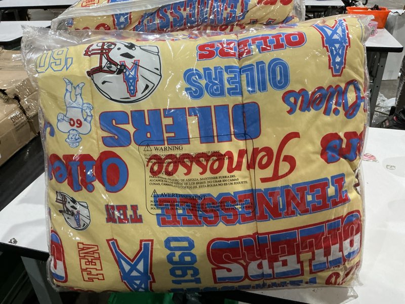Condition photo showing New/Like New for foco tennessee titans nfl retro bed in a bag comforter bedding 5 piece full set