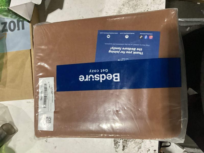 Condition photo showing New/Like New for bedsure chocolate brown duvet cover full size - 3 pieces prewashed extra soft cotton-like polyester bedding set, includes 1 duvet cover 80x90 inches with zipper closure & 2 pillow shams, no comforter 19 - chocolate brown (no comforter) full (80" x 90")