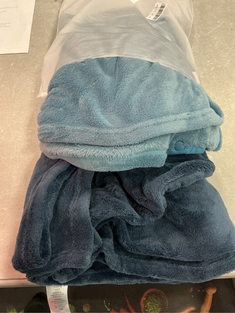 Condition photo showing Good Condition for hiturbo 2pcs kids fleece hooded towel: soft plush warm blanket - 50"x30" pool beach bath swim towel wrap for 3-12 yrs (navy+blue)
