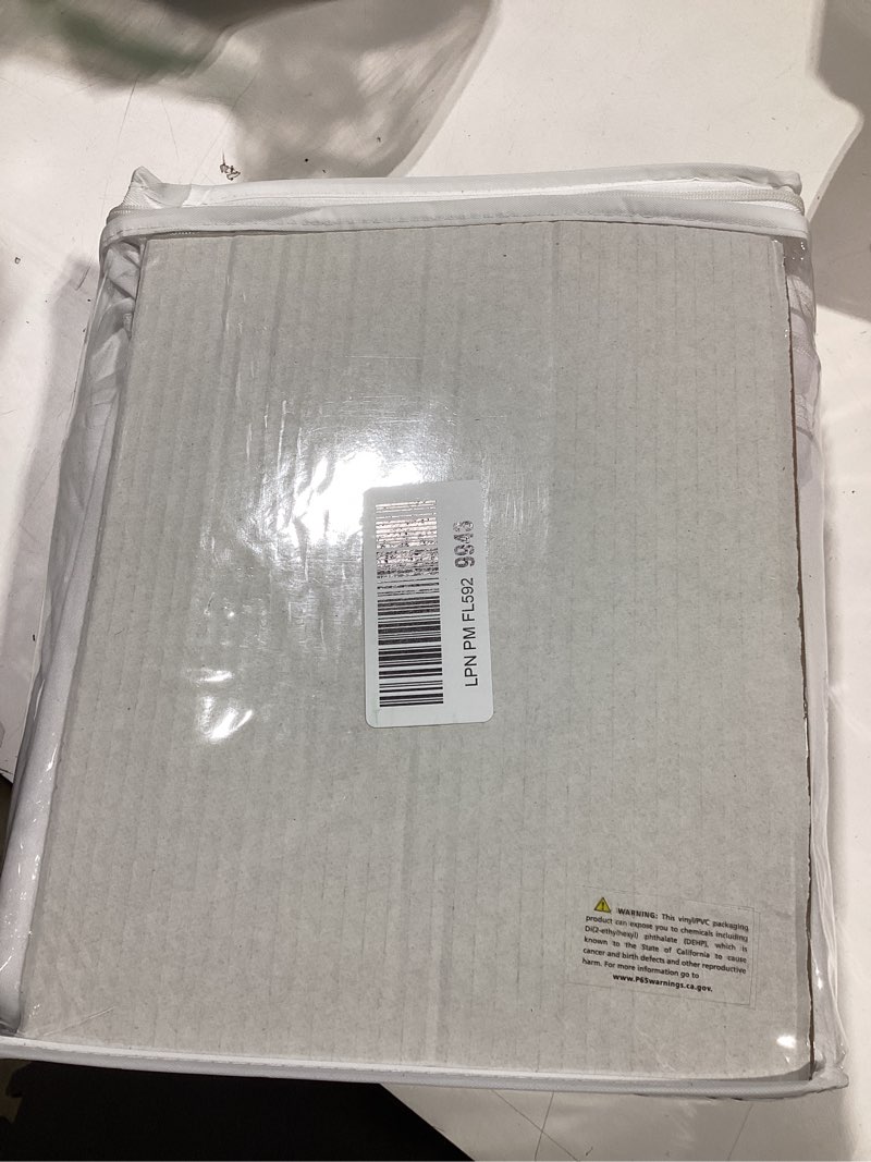 Condition photo showing Good Condition for Guardmax Waterproof Duvet Cover - Jersey Fabric with Zipper Closure | Premium Quality, Bed Bug & Allergen Proof Queen (86 x 86)