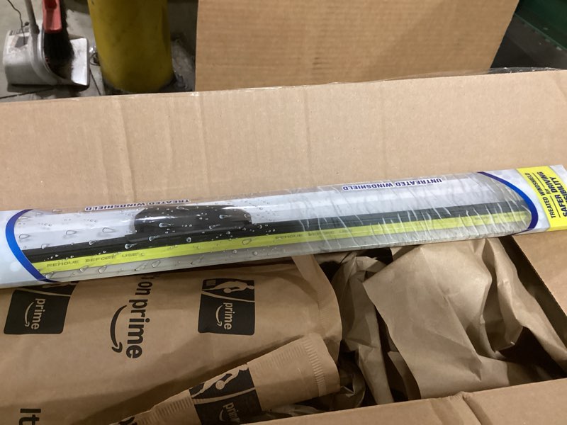 Condition photo showing Good Condition for Rain-X 5079281-2 Latitude 2-In-1 Wiper Blades, 26 Inch Windshield Wipers (Pack Of 1), Automotive Replacement Windshield Wiper Blades With Patented Rain-X Water Repellency Formula 26" Latitude