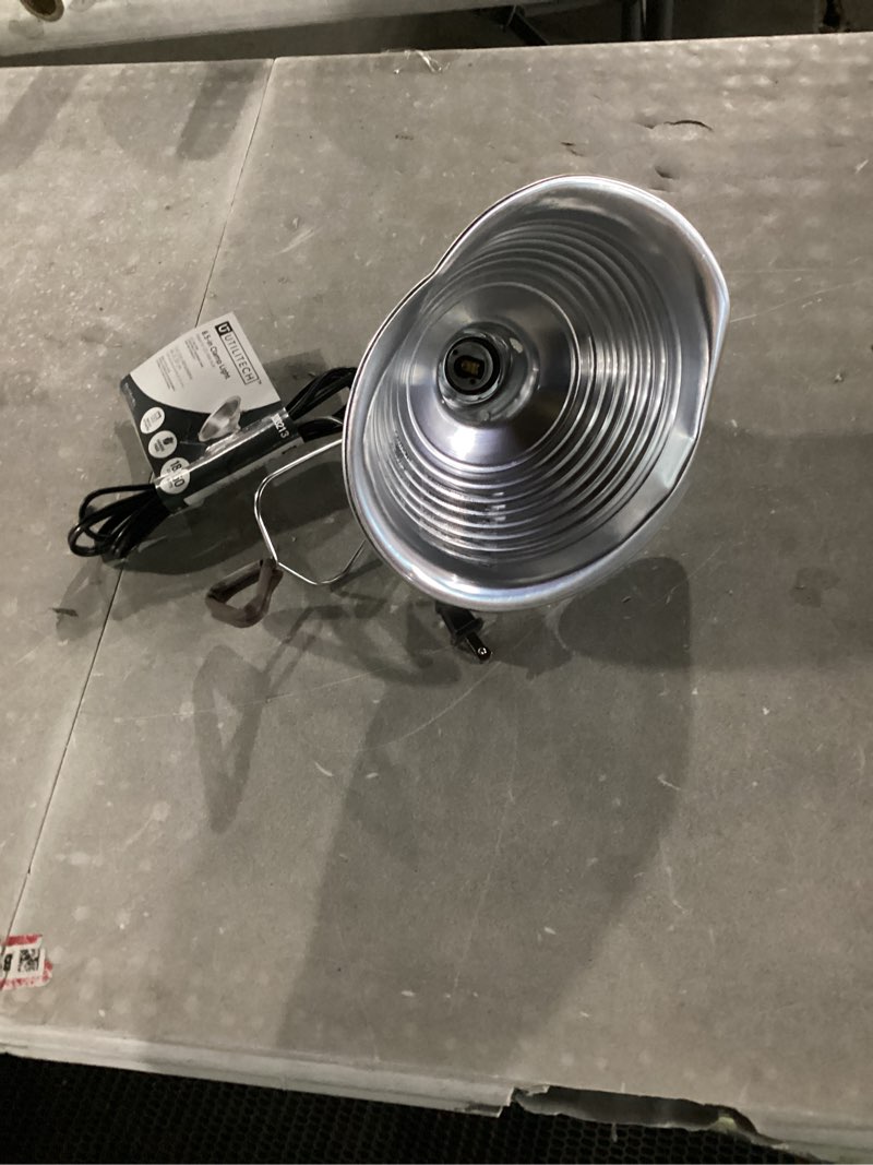 Utilitech 1000 -Lumens Incandescent Plug-in Clamped Work Light Item #203213 | Model #PL-102