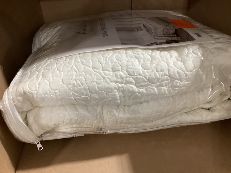 Condition photo showing Good Condition for beatrice home fashions carnation floral embroidered quilted bedspread, lightweight, all-seasons, full, lavender full lavender
