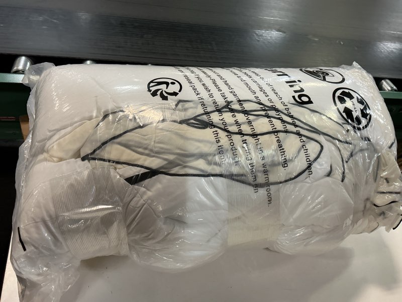 Condition photo showing Good Condition for Herside White Comforter Set King Size,Ruffle Pompoms Chic French Style Bedding Sets,Fluffy Coquette Comforters Sets for All Season,Vintage Ruffled Lightweight Quilt Set for Women Girls Room Decor White King