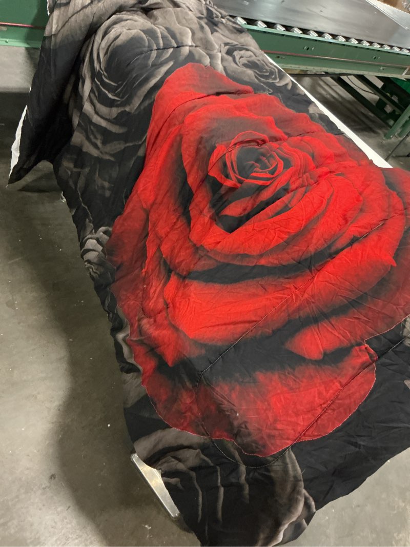 Condition photo showing As Is for 1 pcs photo real comforter sets king red rose