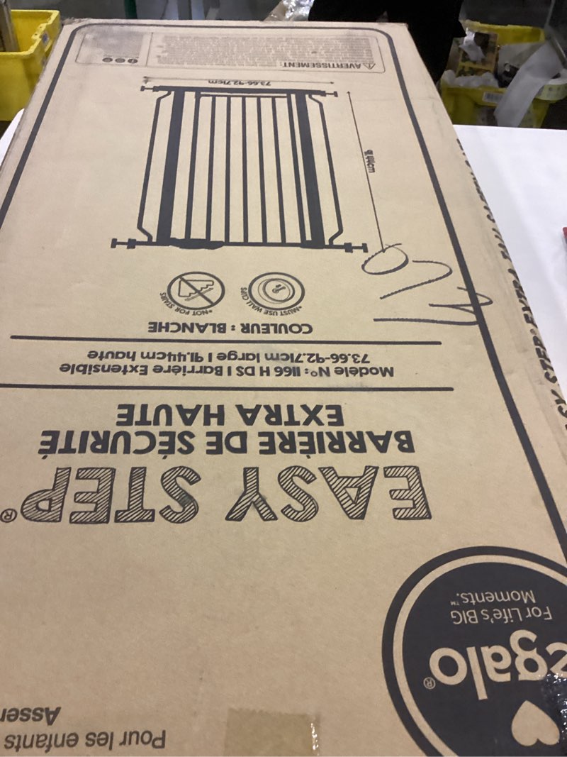 Condition photo showing New/Like New for Regalo gate