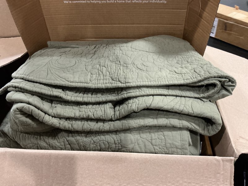 Condition photo showing Good Condition for evergrace 100% cotton paisley quilt set, king size 3 piece set – prewashed lightweight bedspread with 2 shams, soft & breathable matelasse coverlet for all-season comfort, olive green king paisley olive green