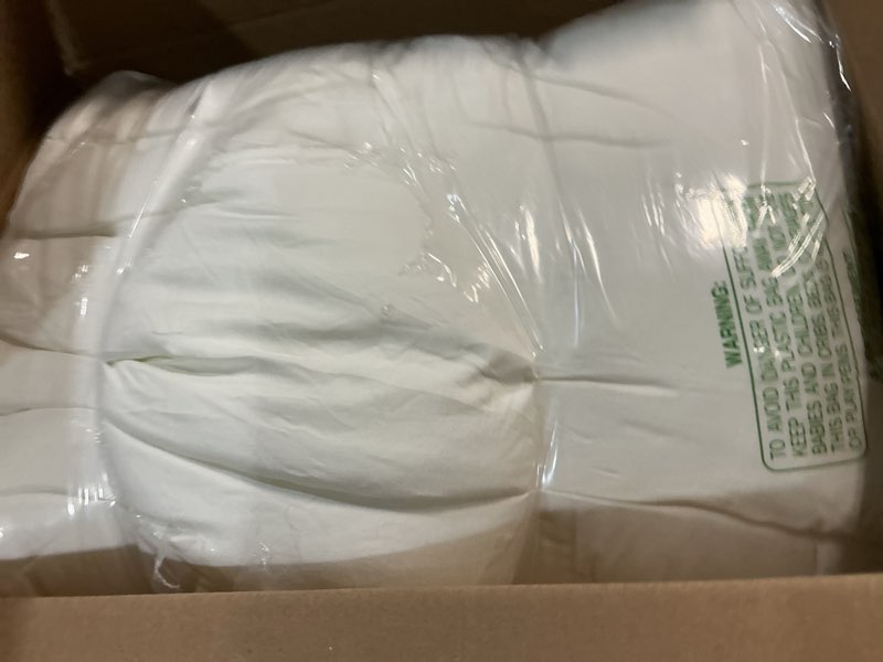 Condition photo showing New/Like New for bedsure king comforter set, ivory soft prewashed bedding for all seasons, 3 pieces gentlesoft™ bed set, 1 lightweight comforter (104"x90") and 2 pillowcases (20"x36") king(104"x90") 04 - ivory
