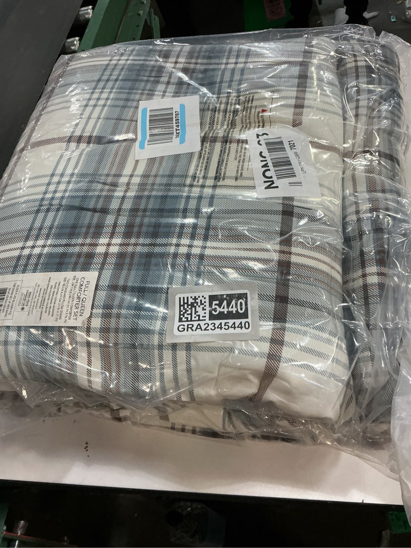 Condition photo showing New/Like New for eddie bauer - queen comforter set, crisp & tailored cotton percale reversible bedding, lightweight 3 piece bed set with matching pillowcases (alder blue/grey) queen alder blue/grey