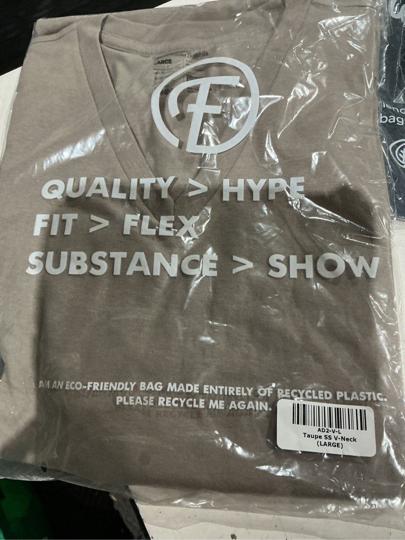 Condition photo showing Good Condition for taupe ss v-neck