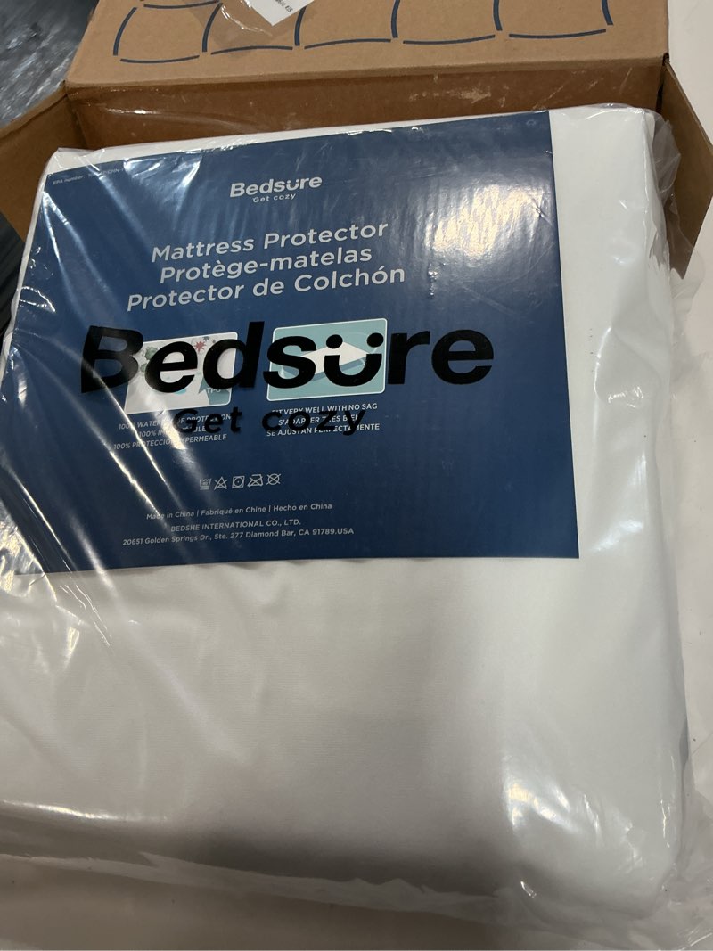 Condition photo showing Good Condition for bedsure full size mattress pad - quilted fitted mattress topper protector with 8-21 inches deep pocket, noiseless breathable bed cover padded, machine washable, white,