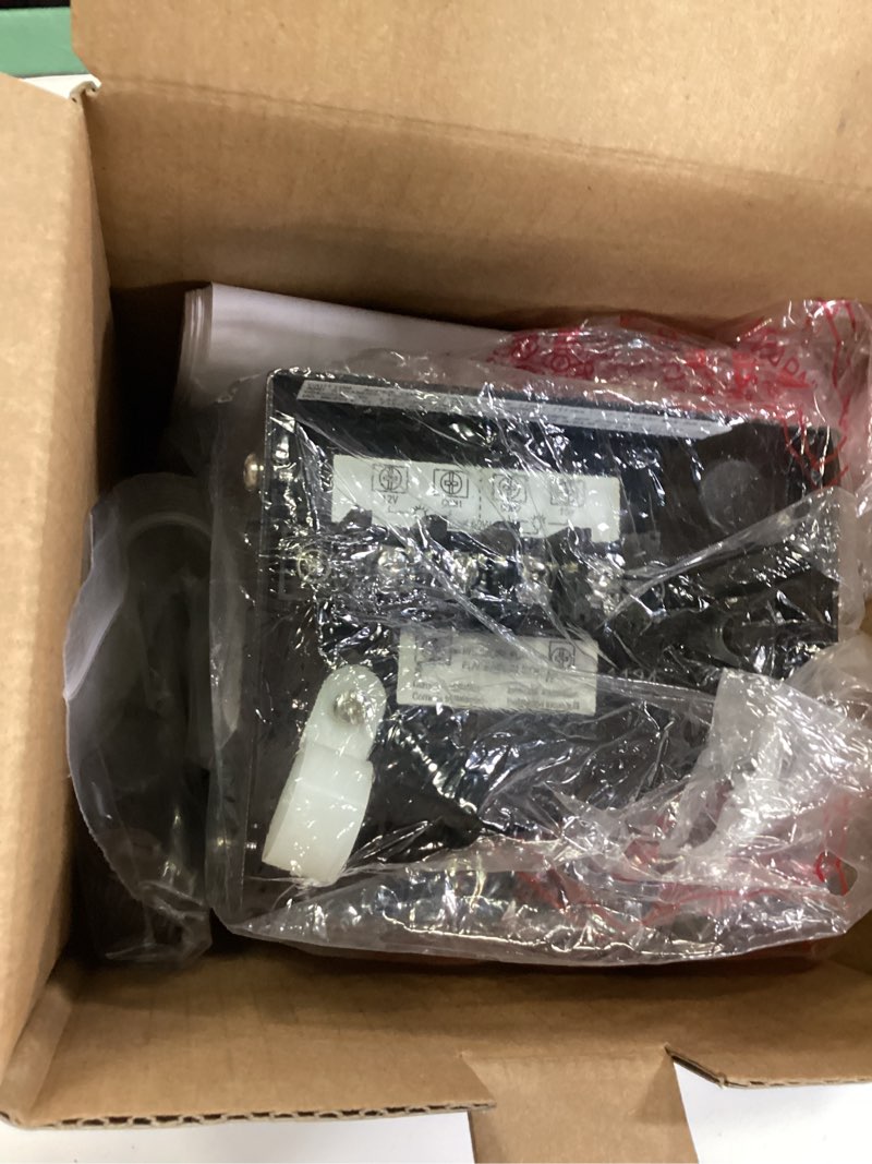 Condition photo showing New/Like New for harbor breeze 60 -watt multi-tap transformer landscape lighting transformer with digital timer and dusk-to-dawn sensor