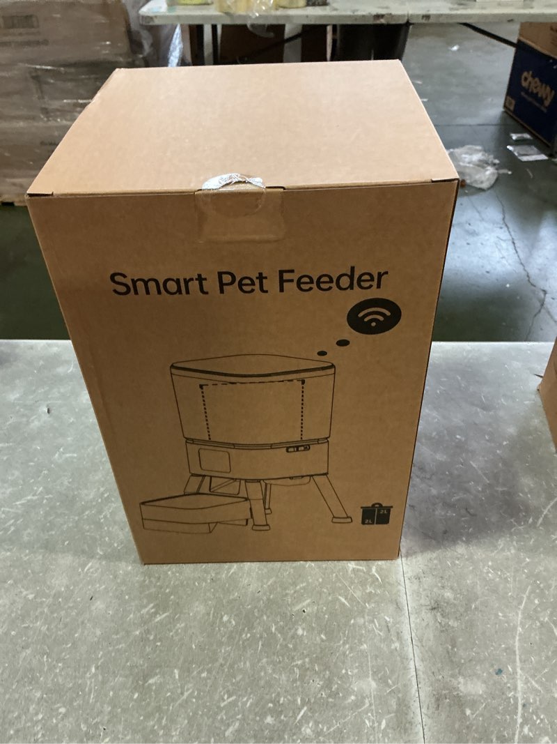 Condition photo showing New/Like New for PTM-20A1/ 20A3 Dual Food Bin Automatic Pet feeder with Bracket