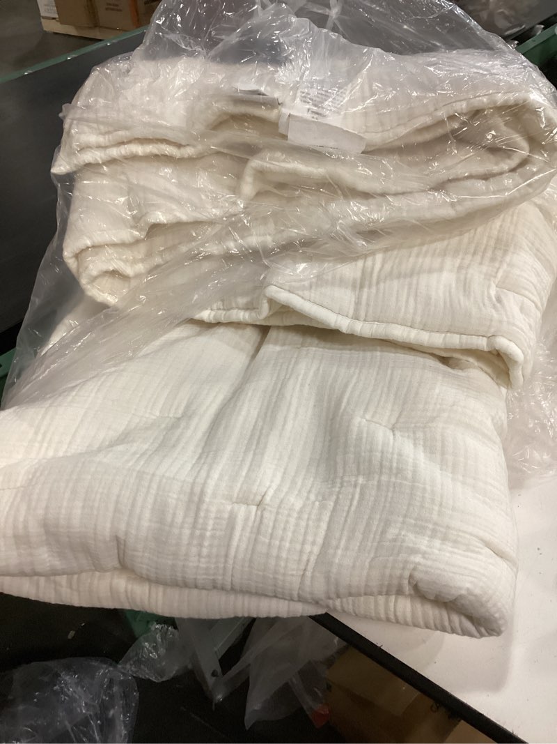 Condition photo showing Good Condition for organic airy gauze toddler quilt queen beige 