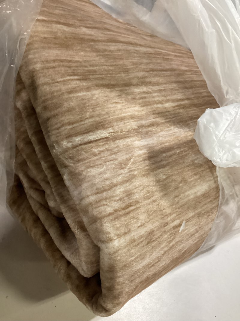 Condition photo showing Good Condition for GarveeHome Large Scalloped Rug 10x13 Solid Color Dining Room Carpet, Decorative Modern Easy Cleaning Carpet with Non-Slip Backing, Washable Low Pile Indoor Rug for Living Room Farmhouse Bedroom, Brown