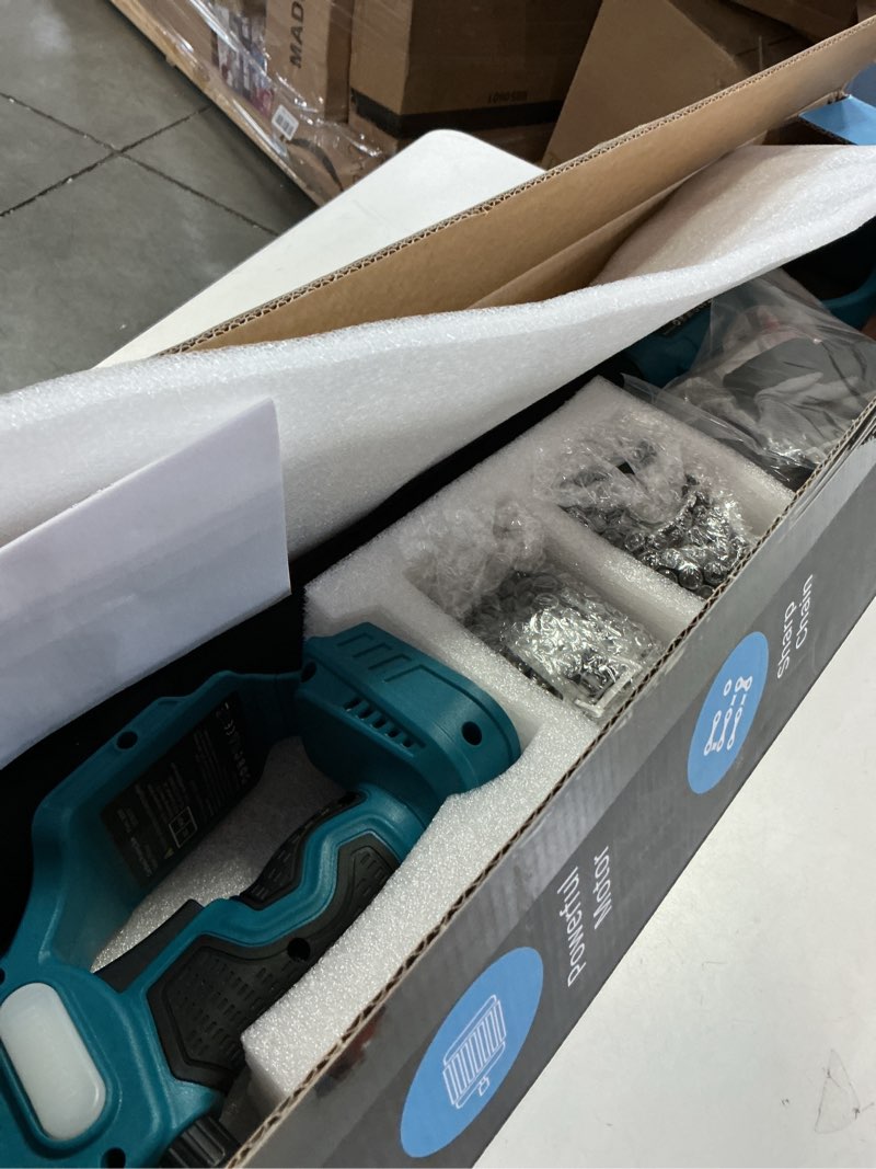 Condition photo showing Good Condition for Seesii 2 in 1 Cordless 8 inch Pole Saw & Mini Chainsaw with 2 Battery, Power Electric Polesaw for Tree Trimming, Chain Saw with Extension Pole, Limb Branch Cutter Pruner PS800 8 inch Green Pole Saw