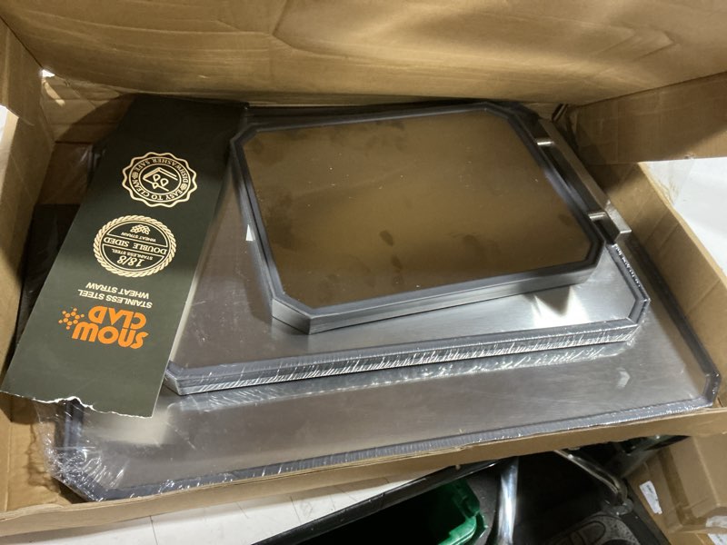 Condition photo showing Good Condition for extra large cutting board,double sided stainless steel cutting boards set for kitchen,stainless steel/wheat straw pp cutting board for meat,dishwasher safe [20 * 13.8+16 * 11+12 * 8.3 inch] set of 3