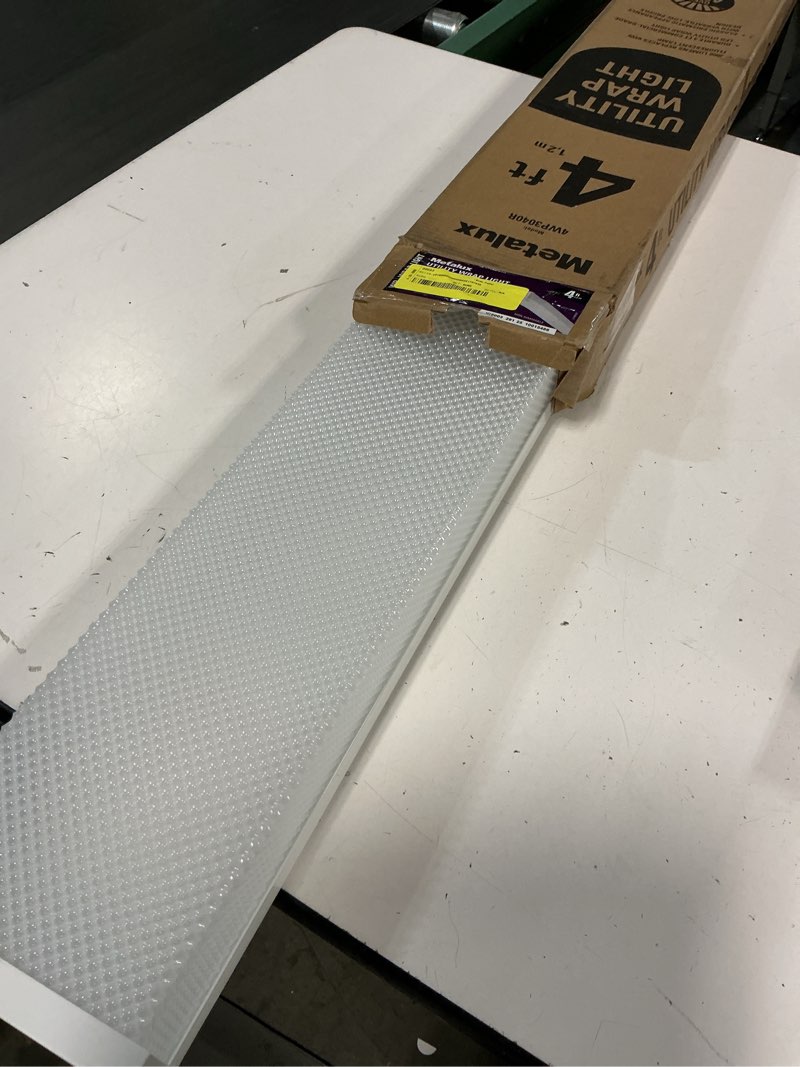 Condition photo showing Good Condition for wp 4 ft. 4000-lumens 4000k cool white 120-volt white integrated led wraparound light