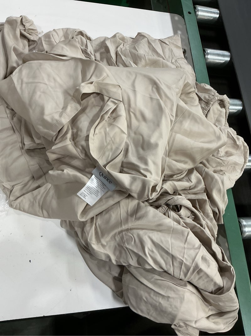 Condition photo showing As Is for quince european linen fitted sheet set ing flat sheet
