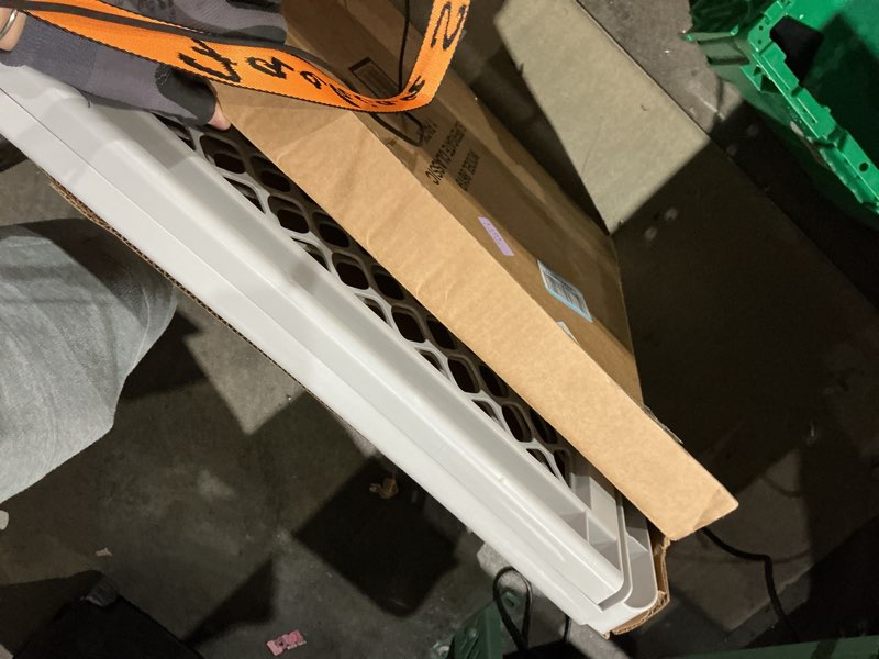 Condition photo showing New/Like New for north states 5-way pet gate, model# 8619