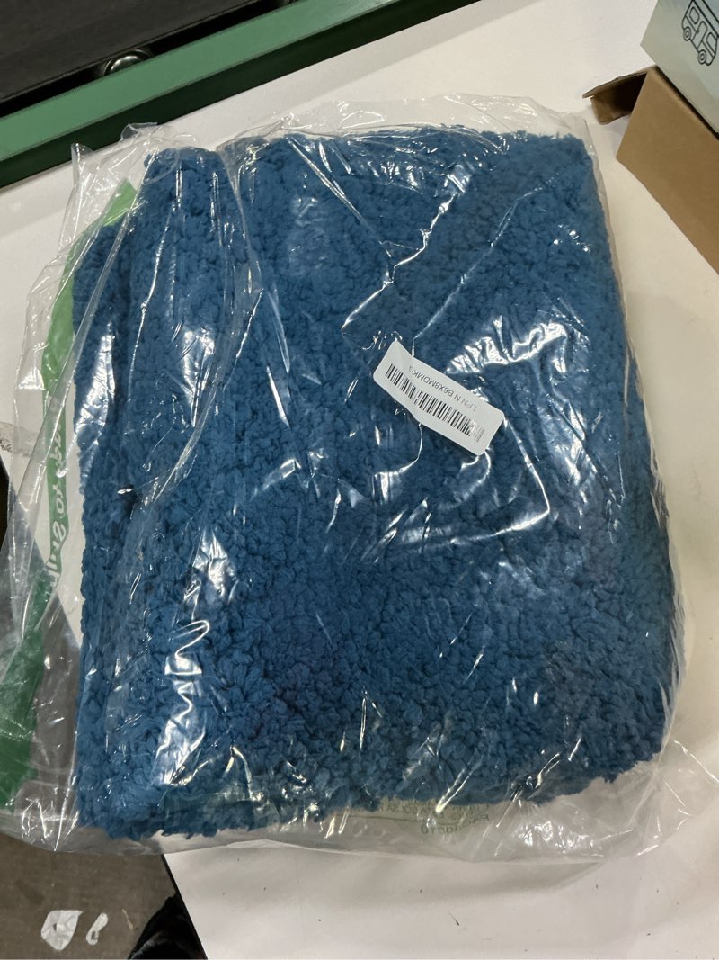 Condition photo showing Good Condition for miulee peacock bathroom rugs, soft large absorbent microfiber bath rugs non slip quick dry fluffy bath mats for bathroom floor tub showers, machine washable, 24x36 inch peacock rectangular 2' x 3' (rectangular)