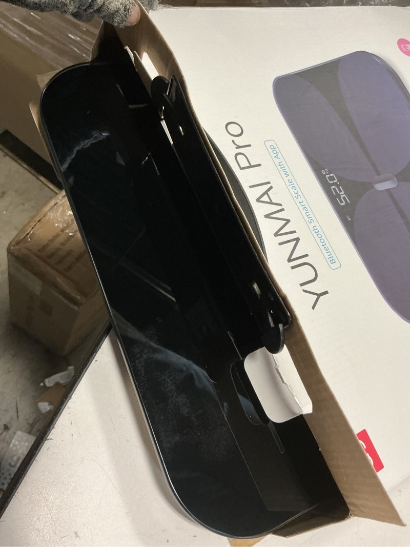 Condition photo showing Good Condition for yunmai smart scale with bmi, body fat, muscle mass, body weight, body fat scale, 13 body composition scale, accurate digital bathroom scale bluetooth, apple health compatible, rechargeable 400lb black 11.8x11.8 inches