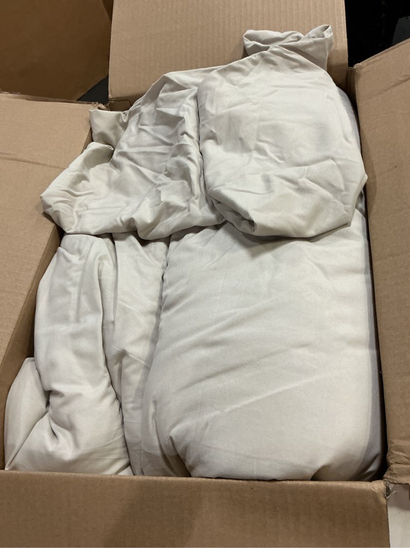 Condition photo showing As Is for rosgonia queen comforter set oatmeal, 3pcs(1 boho oatmeal comforter & 2 pillowcases) all season soft bedding lightweight bedspread blanket quilt queen comforter 90"x90" oatmeal