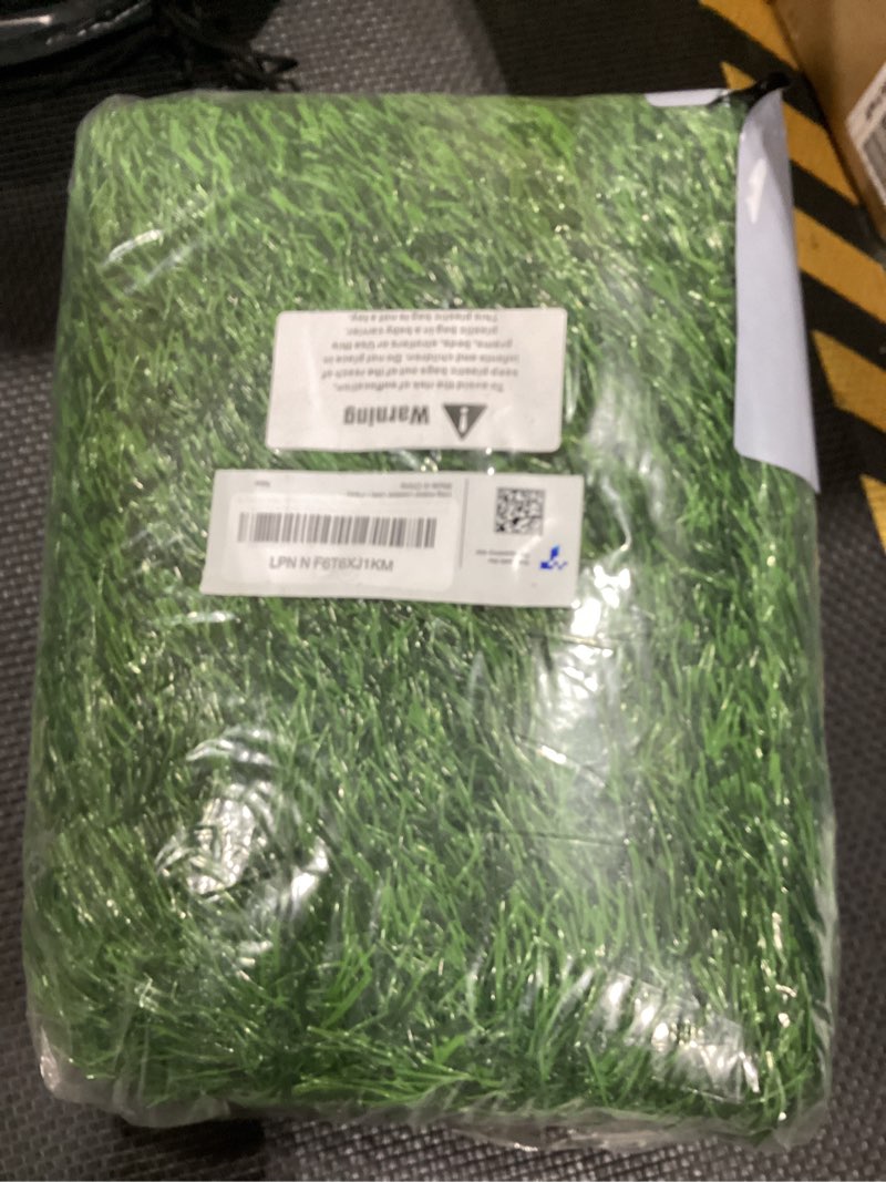 Condition photo showing Good Condition for grass pad for dogs 39.3 x 31.5 inches fast-drain artificial grass for pets potty training, easy to clean fake grass for dog indoor outdoor use(1 pack)