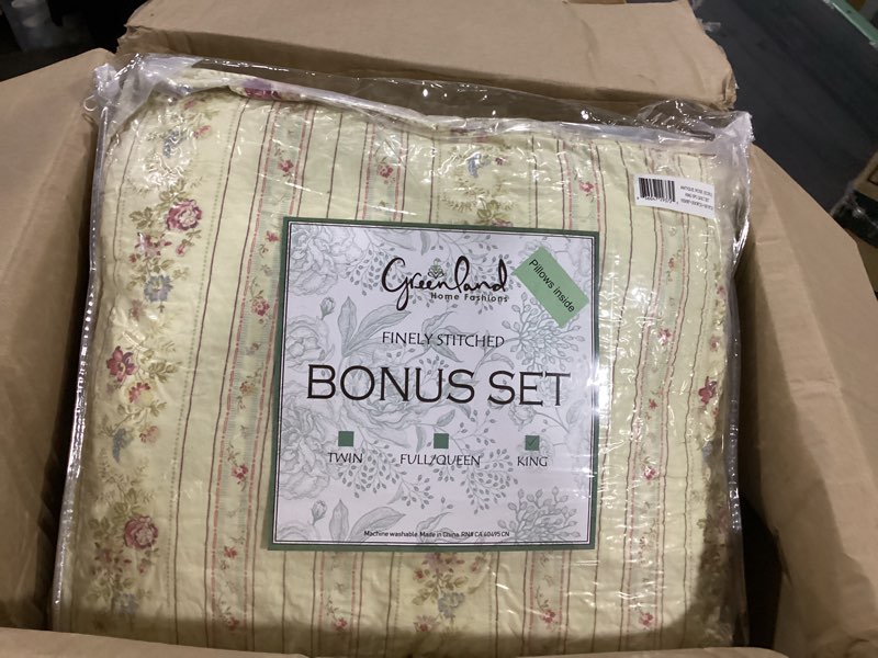 Condition photo showing Good Condition for greenland home antique rose jumbo oversized 100% cotton bedding set, bedspread 120 w x 118 l with 2 shams 20 w x 26 l each, king (3 piece), ecru king (3 piece) ecru