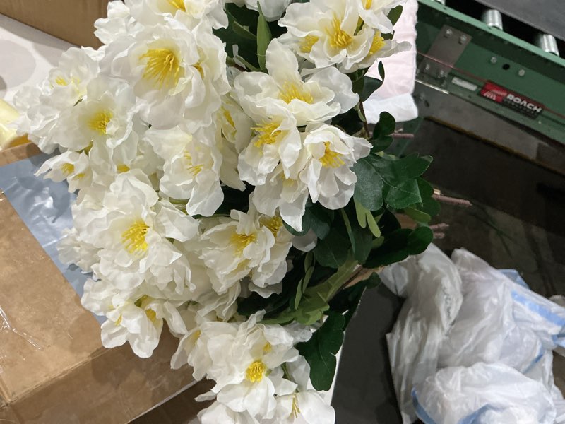 Condition photo showing Good Condition for juxdp 16 bundles artificial camellia, fake silk bouquet flowers(white)