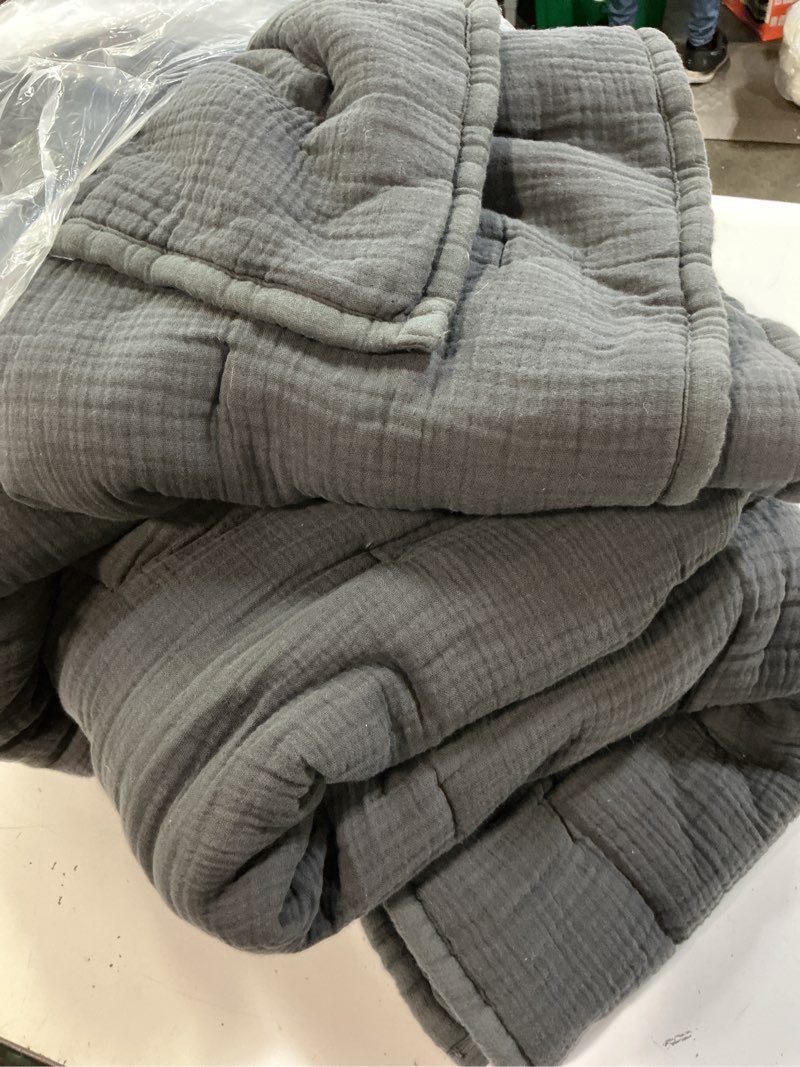 Condition photo showing Good Condition for organic cotton gauze dream quilt, twin, charcoal