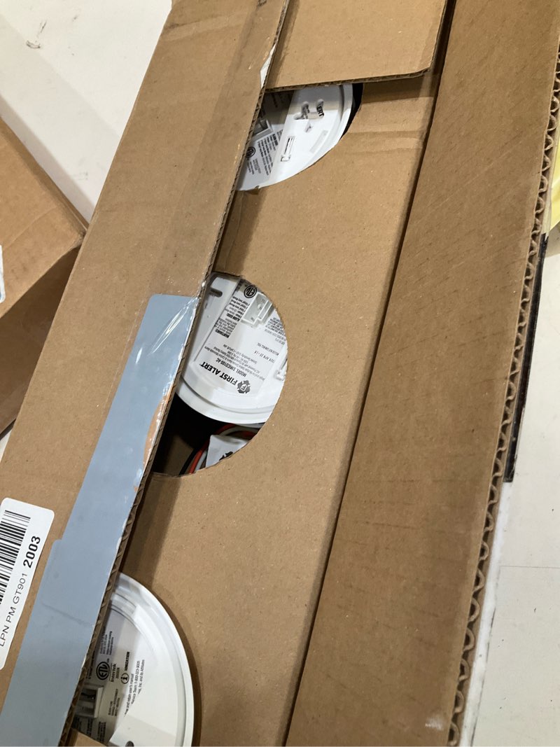 Condition photo showing Good Condition for first alert smico100-ac interconnect hardwire combination smoke & carbon monoxide alarm with battery backup - 3 pack 3-pack precision detection smico100-ac