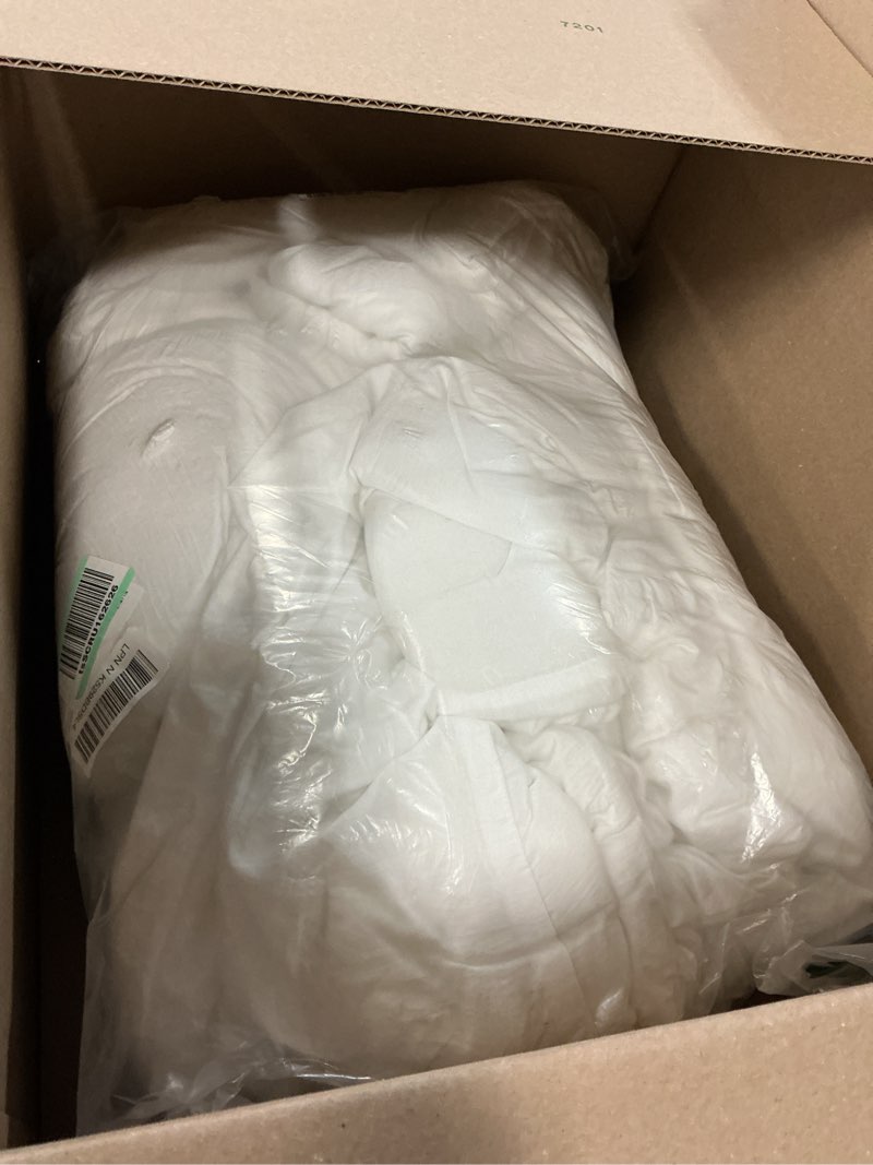 Condition photo showing Good Condition for bedsure king comforter set, white soft prewashed bedding for all seasons, 3 pieces gentlesoft™ bed set, 1 lightweight comforter (104"x90") and 2 pillowcases (20"x36") king(104"x90") 02 - white