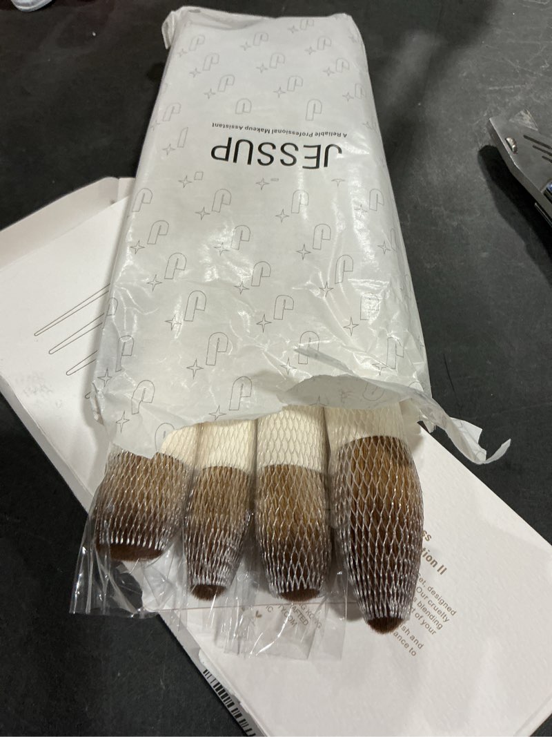 Condition photo showing New/Like New for Jessup Makeup Brush Set 5Pcs Face Makeup Brushes Vegan Soft Foundation Brush Blush Brush Bronzer Contour Brush Highlighter Brush Fluffy Setting Powder Brush, Light Grey T493 Full Brush Set E-Light Grey-5pcs