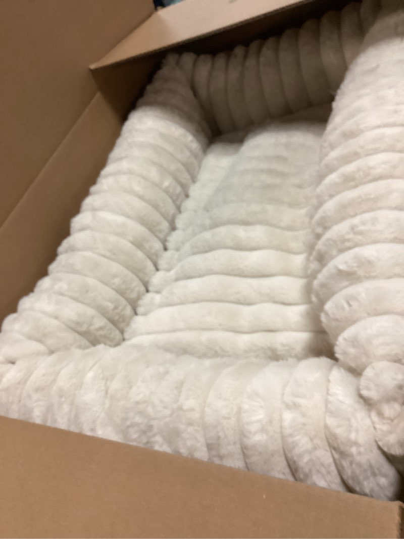 Condition photo showing Good Condition for Bedsure ComfyFleece Cute Dog Bed Medium Size Dog - Washable Furry Puppy Beds, Rectangle Orthopedic Corduroy Fleece Pet Beds with Removable Zipper Cover, 30x24x8inches, Cream 30.0"L x 24.0"W x 8.0"Th Cream