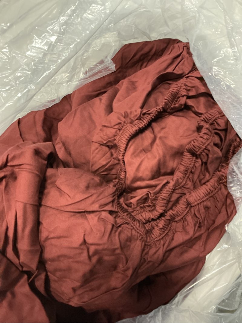 Condition photo showing Good Condition for bamboo fitted sheet set, queen, burgundy