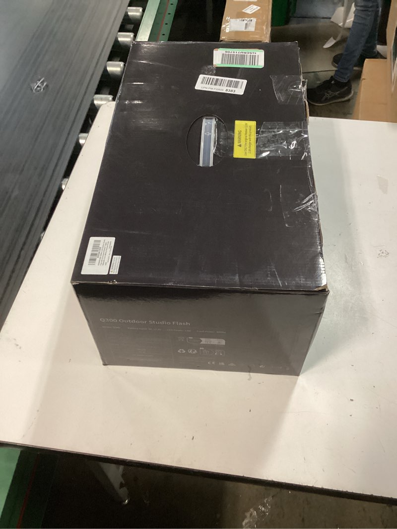 Condition photo showing New/Like New for neewer q300 300ws 2.4g outdoor studio flash with q compact wireless trigger, 7800mah li ion battery powered strobe light photography cordless monolight with 1000 full power flash 0.4-2.5s recycle