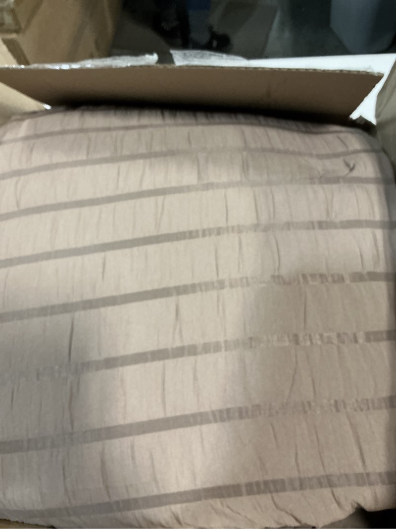 Condition photo showing Good Condition for AveLom Beige Seersucker California King Comforter Set (104x96 inches), 3 Pieces-100% Soft Washed Microfiber Lightweight Comforter with 2 Pillowcases, All Season Down Alternative Bedding Set Beige California King (104''x96'') (color may vary)