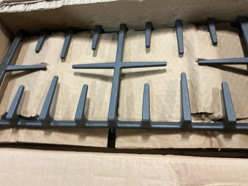 Condition photo showing Good Condition for upgraded wb31x27151 side grates wb31x27150 center grates replacement for ge general electric stove parts, wb31x24736 wb31x24737 cast iron grate cooktop burner for jgbs66rekss jgb735spss stove grate wb31x27151 & wb31x27150