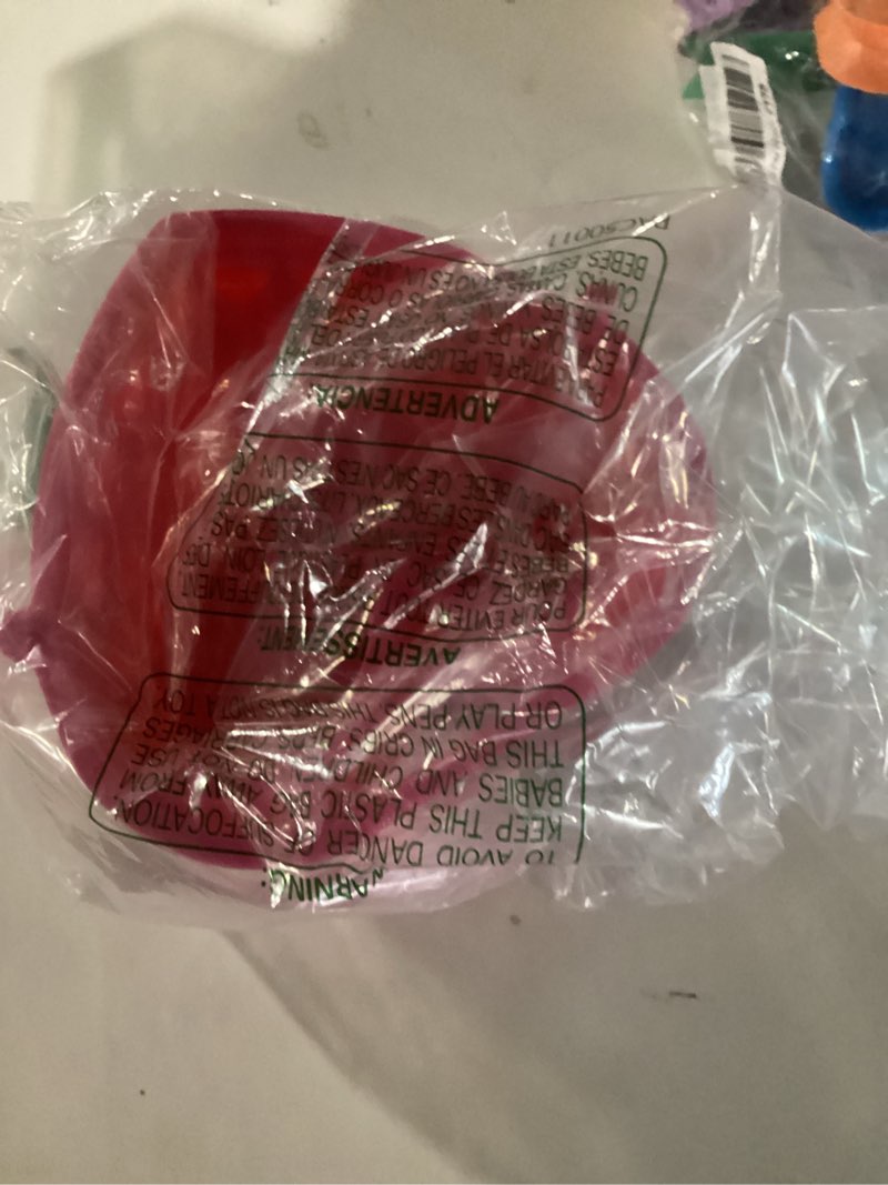 Condition photo showing Good Condition for Zcaukya 6 Packs Valentines' Day Baskets, 7.1" x 7.9" x 4.3" Small Plastic Heart Shaped Basket with Handles, Heart Hollowed Baskets Holders for Romantic Party Wedding Part Decor Pink Red Magenta-6 Packs