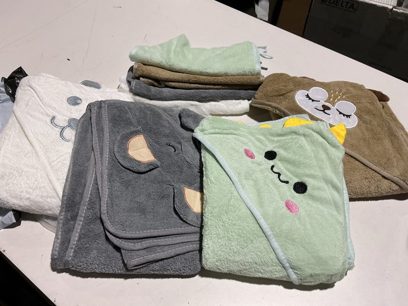 Condition photo showing Good Condition for candyhome 12 pcs baby bath towels set for infants toddlers, 4 pcs animal hooded baby towels & 8 pcs washcloths set, ultra absorbent cute soft newborn bath essentials gifts for boys & girls green, grey, brown, white