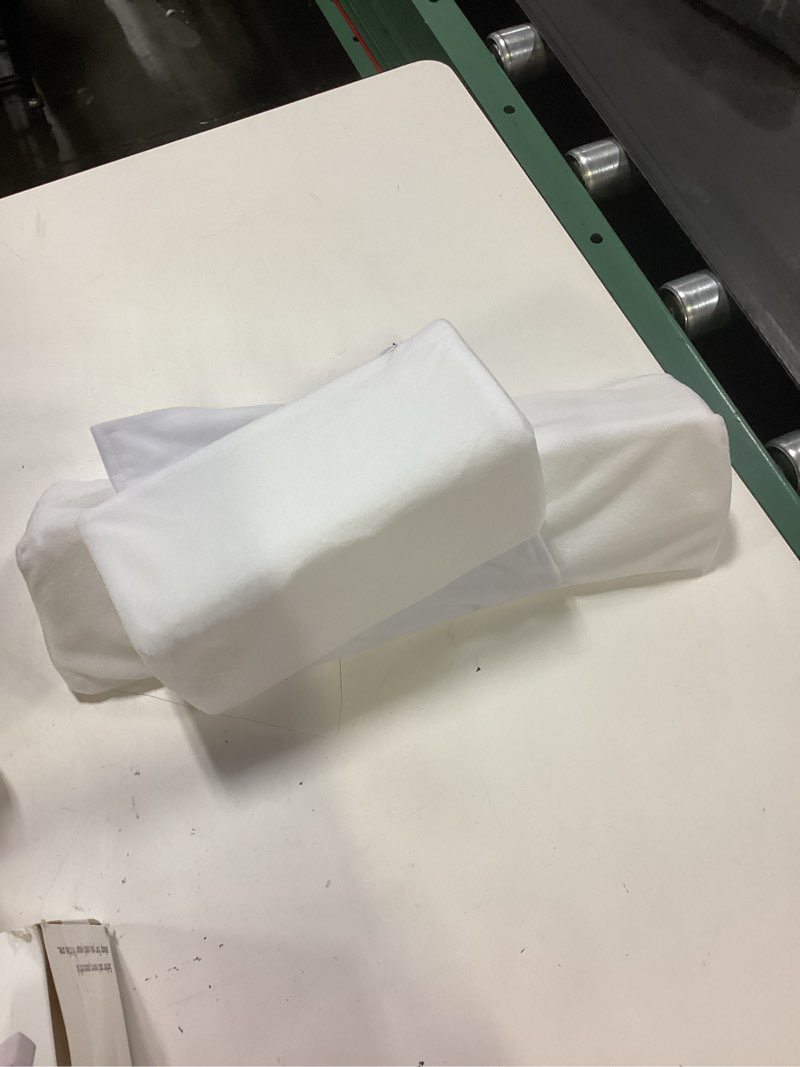 Condition photo showing Good Condition for side sleeper weddge adjustable soft and breathable cushion white