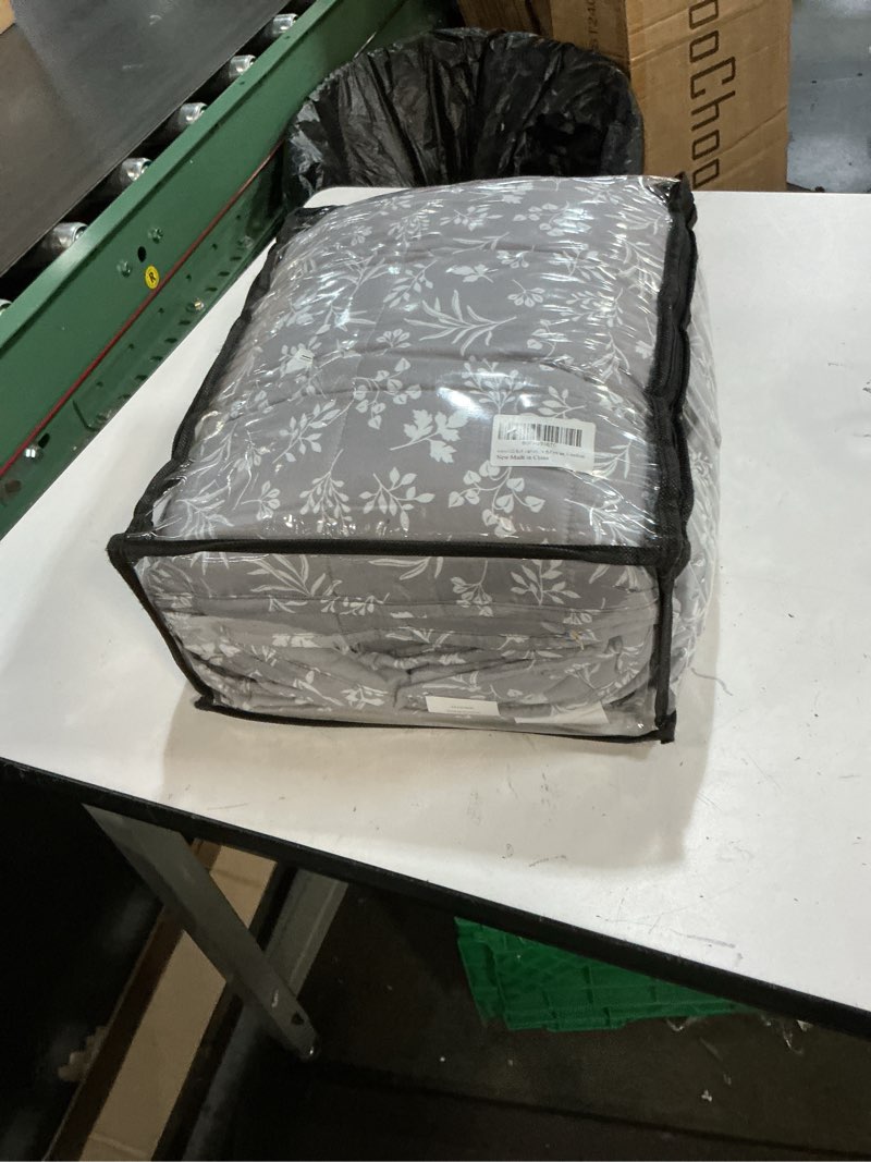 Condition photo showing Good Condition for 25 lbs Weighted Blanket Queen Size for Adults (60”x 80”, Dove Grey) Cooling Heavy Blanket for Sleeping Perfect for 240-260 lbs, Winter Thick Breathable Blanket with Premium Glass Bead Dove Grey 60X80-25 lbs