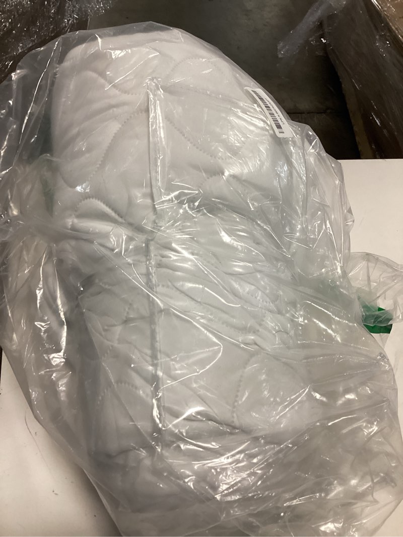 Condition photo showing As Is for Kingnex Waterproof Quilted Split Top King Mattress Protector Pad for Adjustable Bed with Upper Flex 32-34 from Head Soft Padded Topper Noiseless Fitted Cover Split Top King (32-34 from Head)