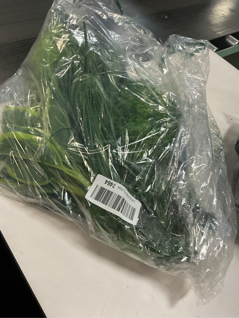 Condition photo showing Good Condition for Yuyueflow 20Pcs Outdoor UV-Resistant Artificial Plants, Realistic Green Boxwood Shrubs, Faux Plastic Greenery, Suitable for Outdoor Hanging Gardens, Porches, Window Boxes, Wedding, and Farmhouse Decor