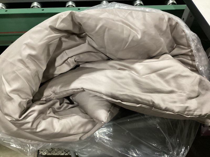 Condition photo showing Good Condition for bamboo comforter grey quince