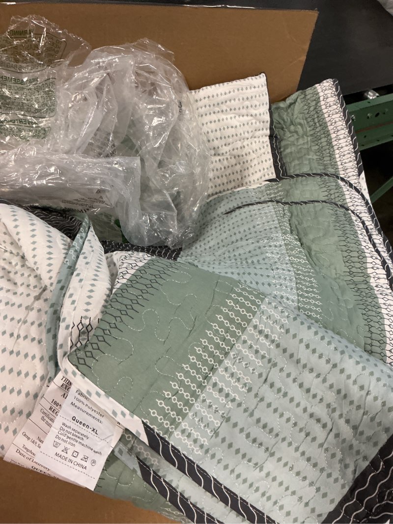 Condition photo showing Good Condition for Litanika Comforter Set, Lightweight Colorblock Stripes Bedding Comforter Set, Fluffy Down Alternative Bed Set, Light Green, Queen Queen Light Green
