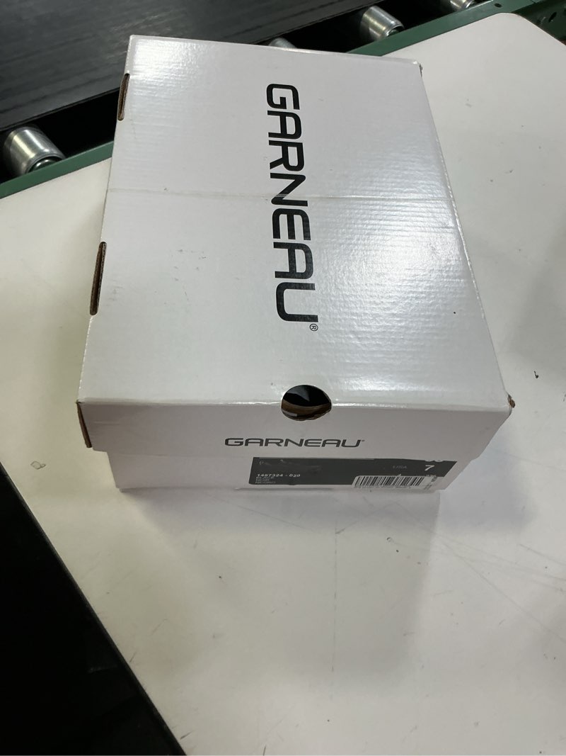 Condition photo showing New/Like New for garneau women's deville shoes