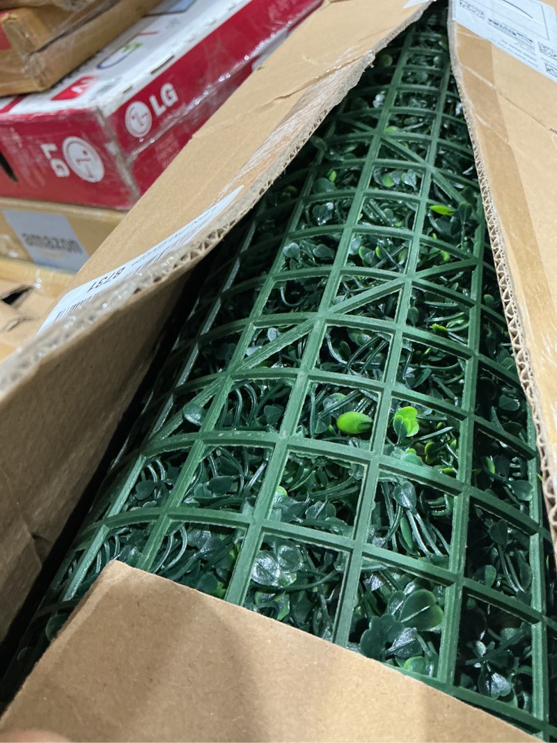 Condition photo showing Good Condition for artificial boxwood backdrop roll: 40"x120" (33.5 sqft) uv-anti greenery faux grass hedge for indoor outdoor green wall decor, patio privacy screen, garden fence covering