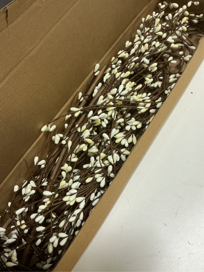 Condition photo showing Good Condition for NeoL'artes 60 inch Pip Berry Garland for Holiday Craft Décor or Celebrations Embellishing (Cream White) Easter Farmhouse Decoration